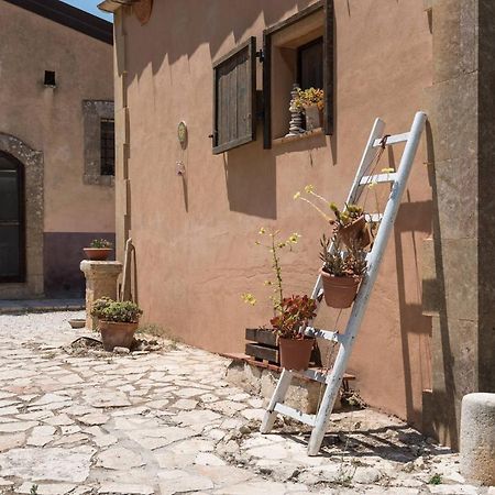 Agriturismo Terra Di Pace Noto Exterior foto