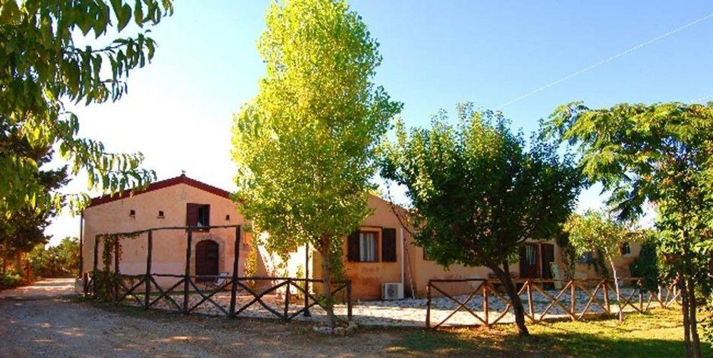 Agriturismo Terra Di Pace Noto Exterior foto