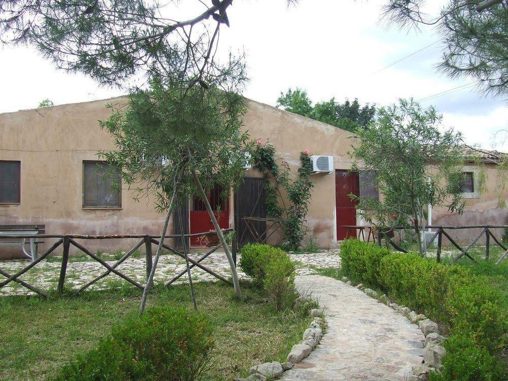 Agriturismo Terra Di Pace Noto Exterior foto